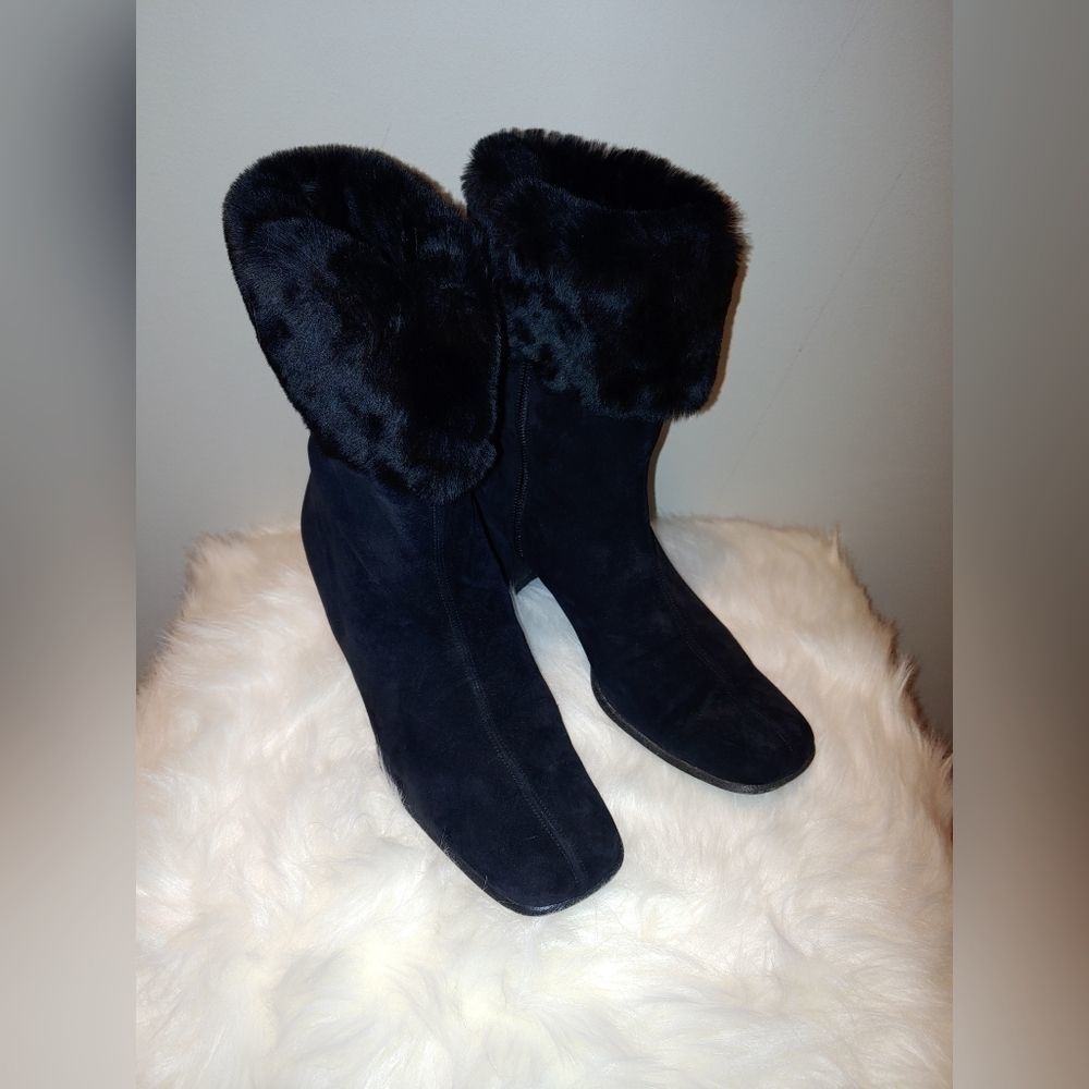 Anne klien suede fur boot.